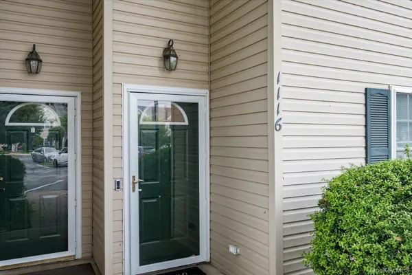 Property Slideshow image 2 of 23 | 1116 savoy dr, Huntington, NY, 11747