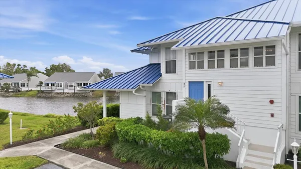 Property Slideshow image 2 of 62 | 972 sandpiper cir 972, Bradenton, FL, 34209