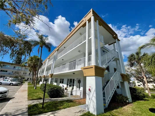 Property Slideshow image 3 of 38 | 2430 brazilia dr 44, Clearwater, FL, 33763