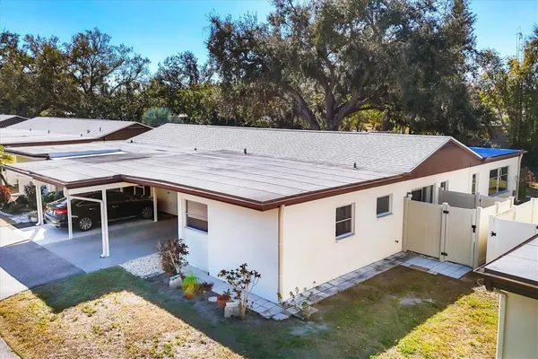 Property Slideshow image 3 of 43 | 6238 green view cir 69, Sarasota, FL, 34231