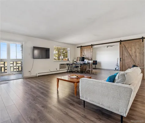 Property Slideshow image 2 of 49 | 300 s clinton st 8c, Denver, CO, 80247