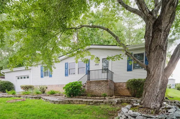 Property Slideshow image 2 of 34 | 402 deerfield ct, Hendersonville, NC, 28792