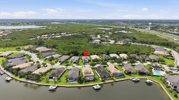 Property Slideshow image 2 of 60 | 5029 lake overlook ave, Bradenton, FL, 34208