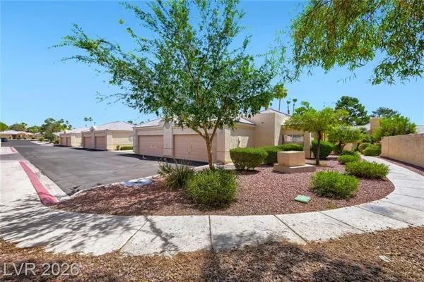 Property Slideshow image 2 of 29 | 364 wild plum ln, Las Vegas, NV, 89107