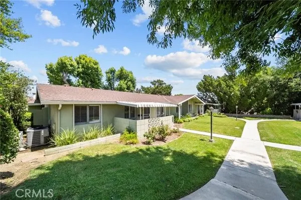 Property Slideshow image 3 of 25 | 19157 avenue of the oaks a, Newhall, CA, 91321