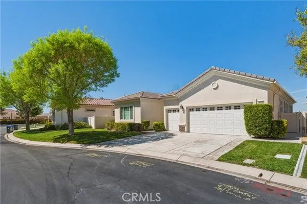 Property Slideshow image 2 of 42 | 19300 macklin st, Apple Valley, CA, 92308