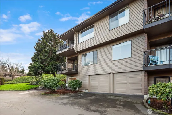 Property Slideshow image 2 of 40 | 10713 glen acres dr s # 10713, Seattle, WA, 98168