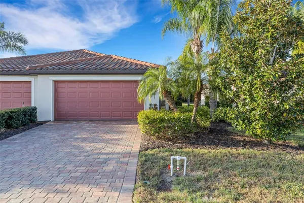 Property Slideshow image 2 of 62 | 6780 willowshire way, Bradenton, FL, 34212
