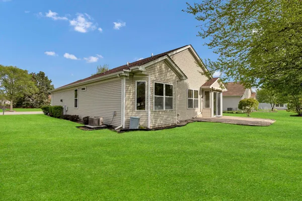 Property Slideshow image 3 of 33 | 11667 stonewater xing, Huntley, IL, 60142