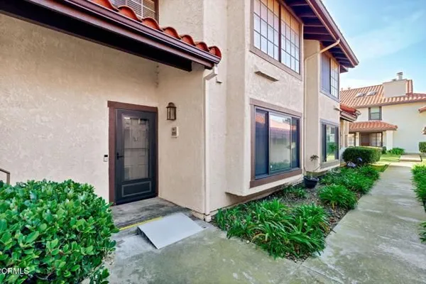 Property Slideshow image 3 of 39 | 2202 martinique ln, Oxnard, CA, 93035