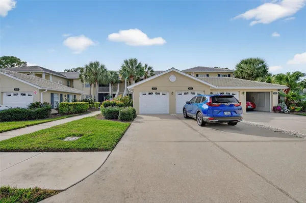 Property Slideshow image 3 of 100 | 1669 monarch dr 203, Venice, FL, 34293