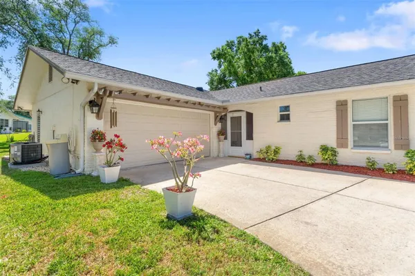 Property Slideshow image 3 of 38 | 10520 springwood dr, Port Richey, FL, 34668