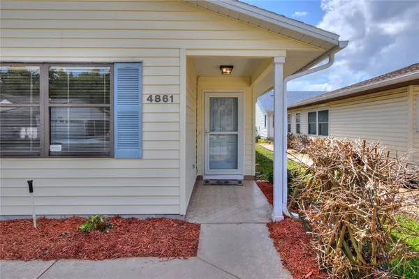 Property Slideshow image 3 of 46 | 4861 squire hollow dr, Lakeland, FL, 33811