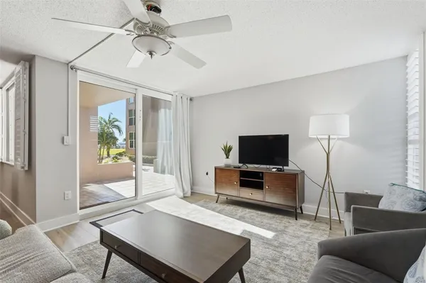 Property Slideshow image 3 of 18 | 632 edgewater dr 135, Dunedin, FL, 34698