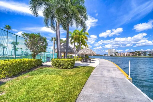 Property Slideshow image 2 of 62 | 7400 sun island dr 202, South Pasadena, FL, 33707