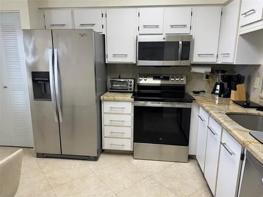 Property Slideshow image 3 of 25 | 7260 kinghurst dr apt 606, Delray Beach, FL, 33446