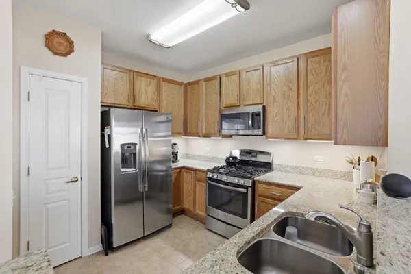 Property Slideshow image 3 of 23 | 14021 beaver dam ln 14021, Huntley, IL, 60142