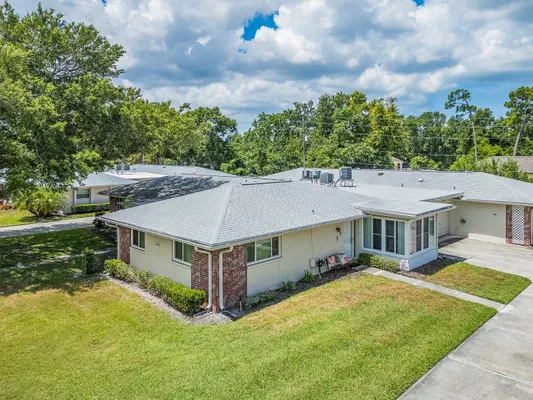Property Slideshow image 2 of 27 | 1009 queen anne dr b, Palm Harbor, FL, 34684