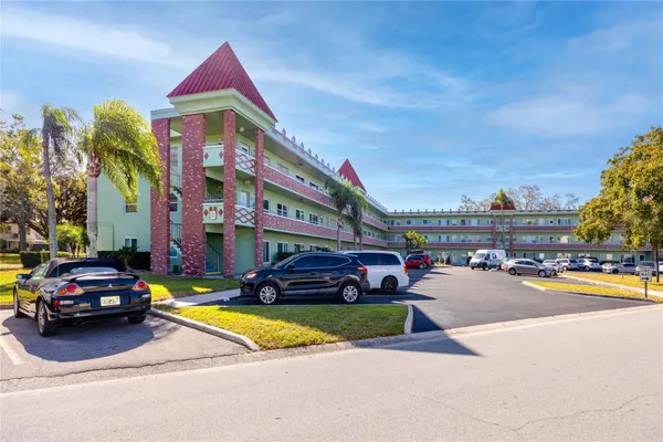 Property Slideshow image 2 of 41 | 2359 finlandia ln apt 27, Clearwater, FL, 33763