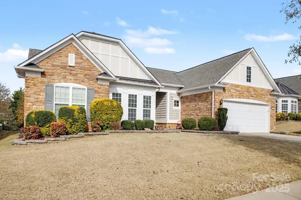 Property Slideshow image 3 of 37 | 2028 bronze leaf dr, Fort Mill, SC, 29707