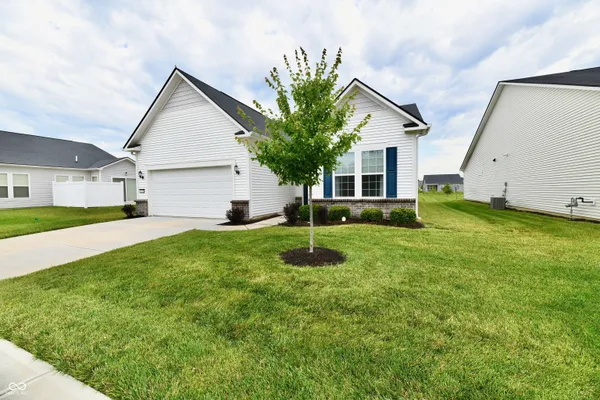 Property Slideshow image 3 of 57 | 4720 petunia, Plainfield, IN, 46168