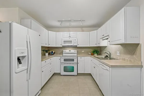 Property Slideshow image 3 of 47 | 745 s alton way 2a, Denver, CO, 80247