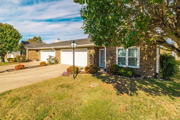 Property Slideshow image 2 of 54 | 115 newsom grn, Nashville, TN, 37221