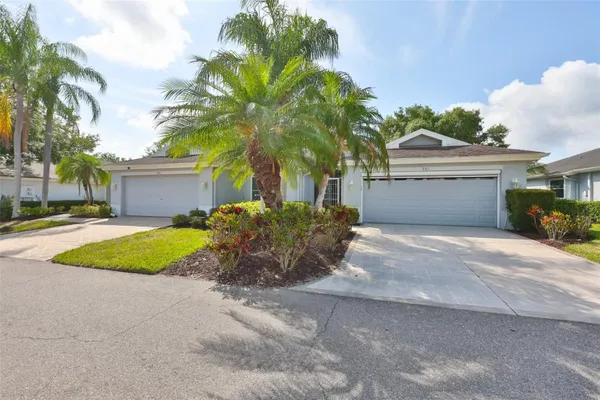 Property Slideshow image 2 of 92 | 951 villeroy greens dr, Sun City Center, FL, 33573