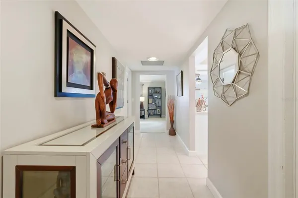 Property Slideshow image 3 of 32 | 3985 overlook bnd 16, Sarasota, FL, 34232