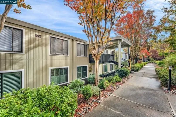 Property Slideshow image 3 of 49 | 1216 fairlawn ct 8, Walnut Creek, CA, 94595