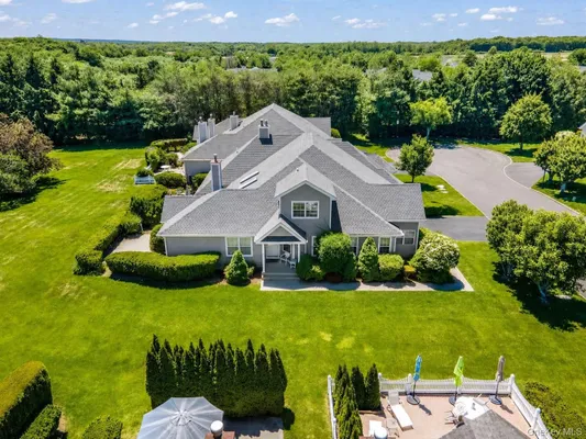 Property Slideshow image 2 of 21 | 174 adele ct, Riverhead, NY, 11901