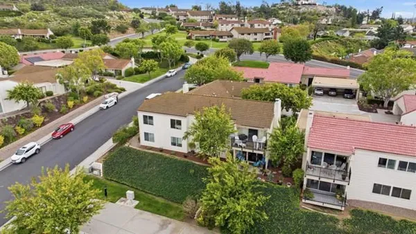 Property Slideshow image 2 of 29 | 17458 plaza amimado 127, Rancho Bernardo (San Diego), CA, 92128