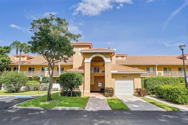 Property Slideshow image 3 of 36 | 5876 regal glen dr 201, Boynton Beach, FL, 33437