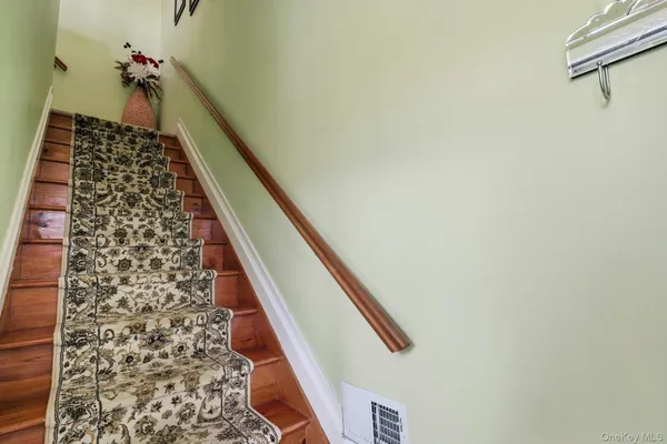 Property Slideshow image 3 of 24 | 604 narragansett villas dr, Babylon, NY, 11757