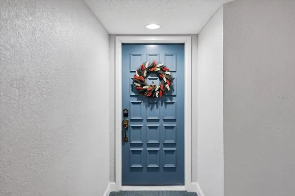 Property Slideshow image 3 of 39 | 6372 palma del mar blvd 1006, St Petersburg, FL, 33715