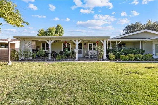 Property Slideshow image 2 of 57 | 19211 avenue of the oaks a, Newhall, CA, 91321