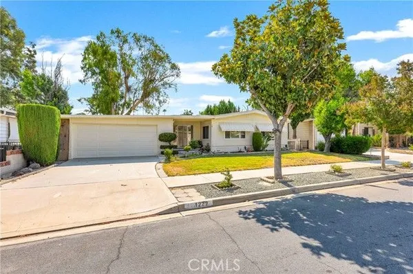 Property Slideshow image 2 of 54 | 1272 brentwood way, Hemet, CA, 92545