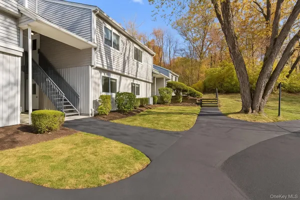 Property Slideshow image 2 of 28 | 148 flintlock way d, Yorktown Heights, NY, 10598