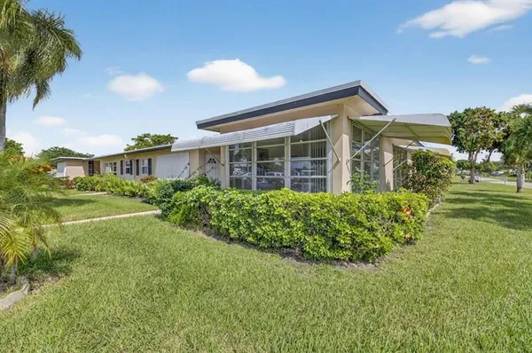 Property Slideshow image 3 of 28 | 1025 south dr d, Delray Beach, FL, 33445