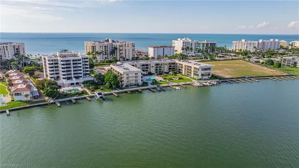 Property Slideshow image 2 of 49 | 3200 gulf shore blvd 401, Naples, FL, 34103