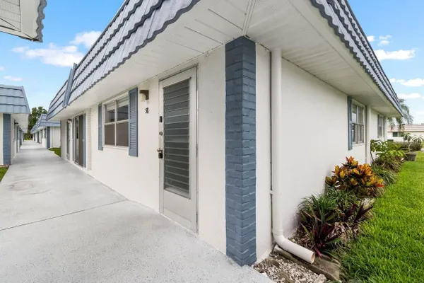 Property Slideshow image 3 of 64 | 1901 andover way 38, Sun City Center, FL, 33573