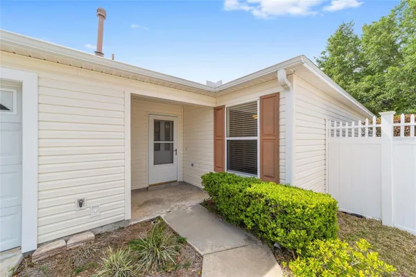 Property Slideshow image 2 of 19 | 8860 se 168th sedgwick pl, The Villages, FL, 32162