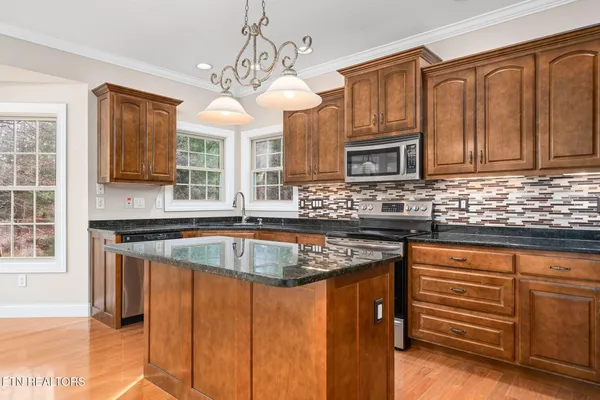 Property Slideshow image 3 of 40 | 14 holly ct, Crossville, TN, 38558