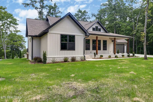 Property Slideshow image 3 of 49 | 124 markham ln, Crossville, TN, 38558