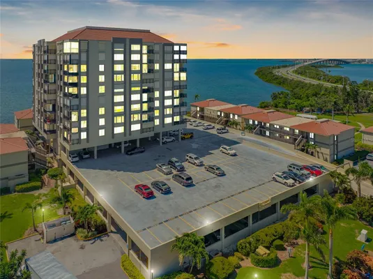 Property Slideshow image 2 of 54 | 6372 palma del mar blvd s apt 601, St Petersburg, FL, 33715