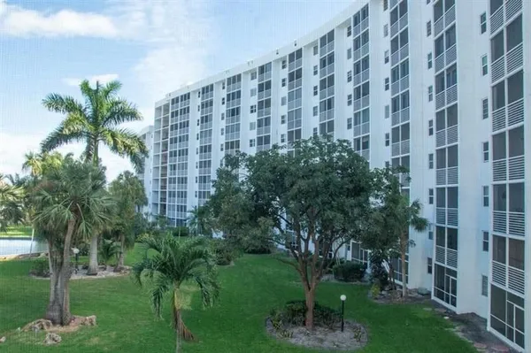 Property Slideshow image 3 of 31 | 2731 ne 14th street cswy apt 232, Pompano Beach, FL, 33062