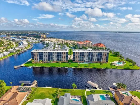 Property Slideshow image 2 of 33 | 4260 se 20th pl apt 402, Cape Coral, FL, 33904