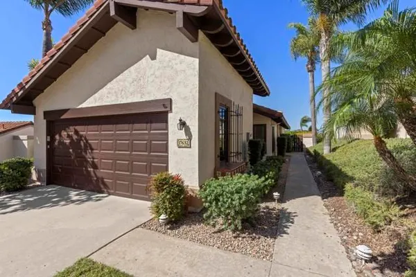 Property Slideshow image 3 of 75 | 17632 caminito hercuba, San Diego, CA, 92128
