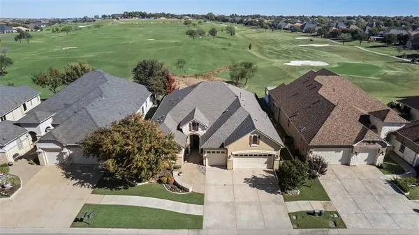 Property Slideshow image 2 of 32 | 11532 southerland dr, Denton, TX, 76207