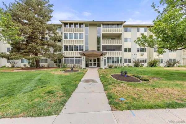 Property Slideshow image 2 of 42 | 750 s alton way 4c, Denver, CO, 80247